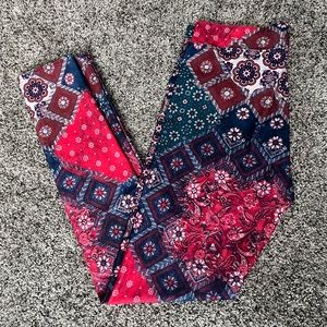 American Eagle abstract pink and blue high rise leggings